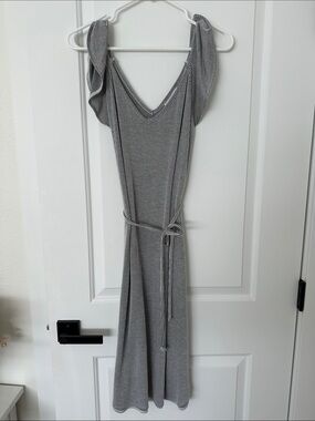 O'Neill Gray Ribbed V-Neck Midi Dress with Tie Waist
